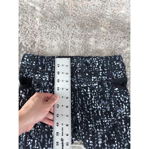 Athleta Size XS Geometric Cropped Athleisure Leggings Gray Black Stretch Casual - Picture 4 of 10